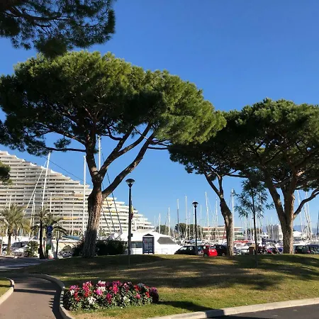 La Studette Marina 06 *